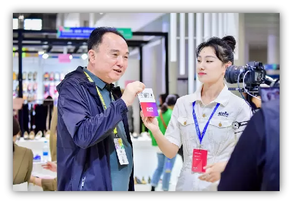 抢先体验！2024深圳时装周十周年盛典：观众预登记开启，时尚盛宴等你来！