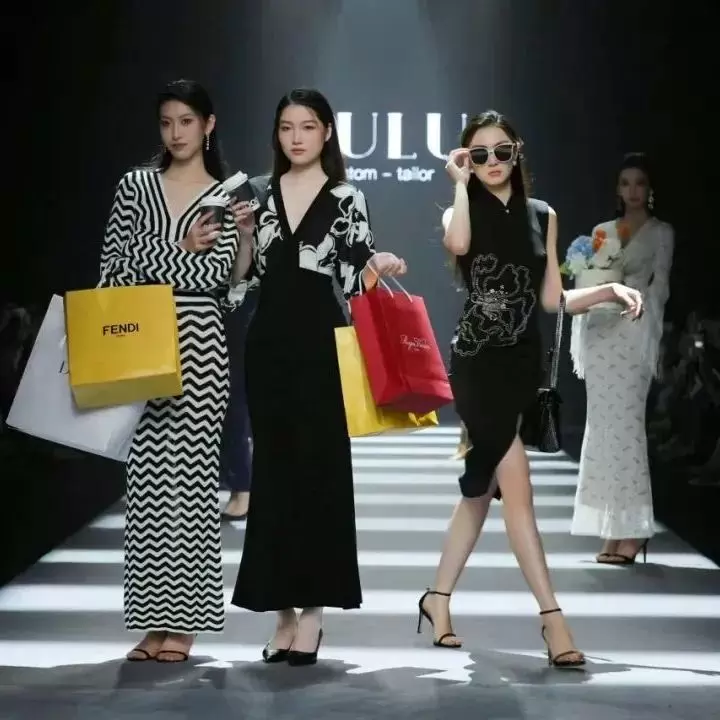 抢先体验！2024深圳时装周十周年盛典：观众预登记开启，时尚盛宴等你来！