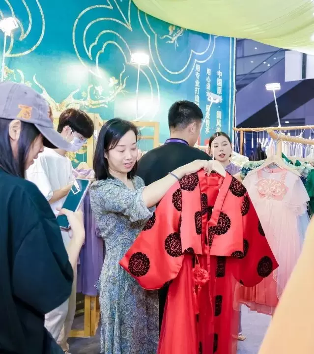 门票领取现已启动~LINK FASHION深圳服装展会2024：深圳纺织服饰行业新纪元，8月12日盛大开启！