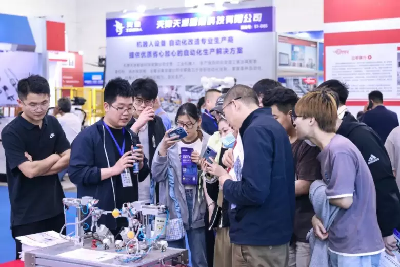 春晚机器人即将亮相第21届天津工博会，科技盛宴不容错过！