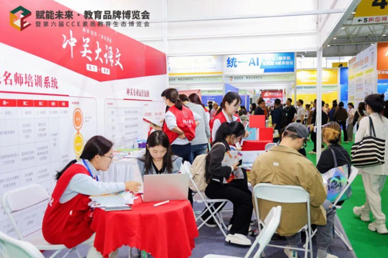 火热进行中！2025 CCE成都素博会：首日现场直击，素质教育盛宴来袭！