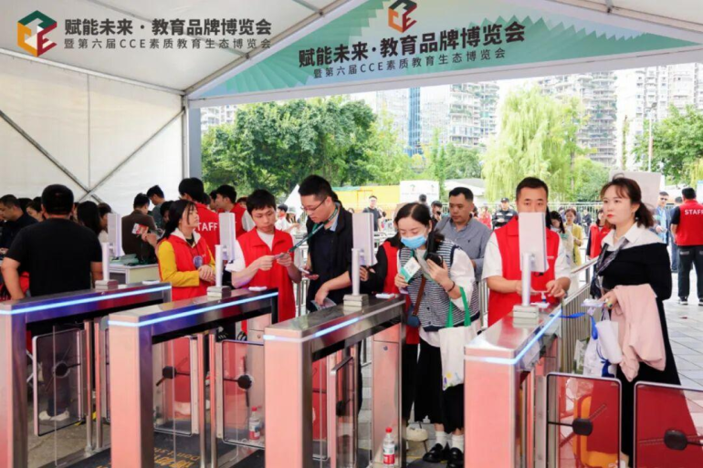 火热进行中！2025 CCE成都素博会：首日现场直击，素质教育盛宴来袭！
