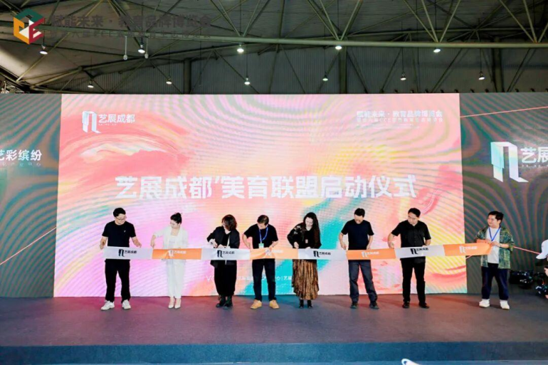 火热进行中！2025 CCE成都素博会：首日现场直击，素质教育盛宴来袭！